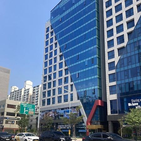 Union Hotel Seoul Bagian luar foto